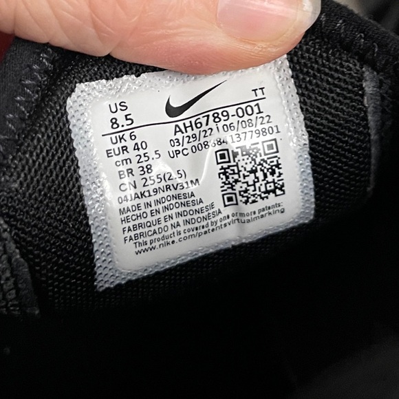 Nike Air Max 270 Sneakers - Picture 11 of 11